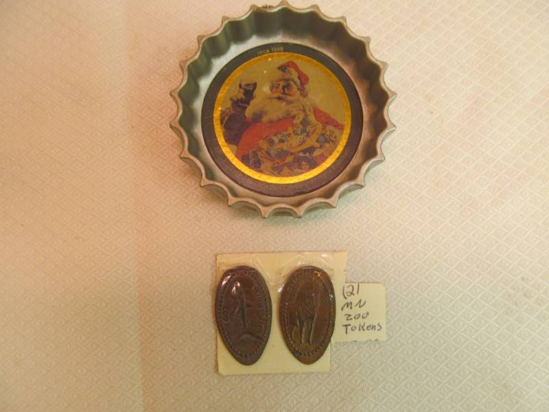 lot 130 image: vintage token, ornament