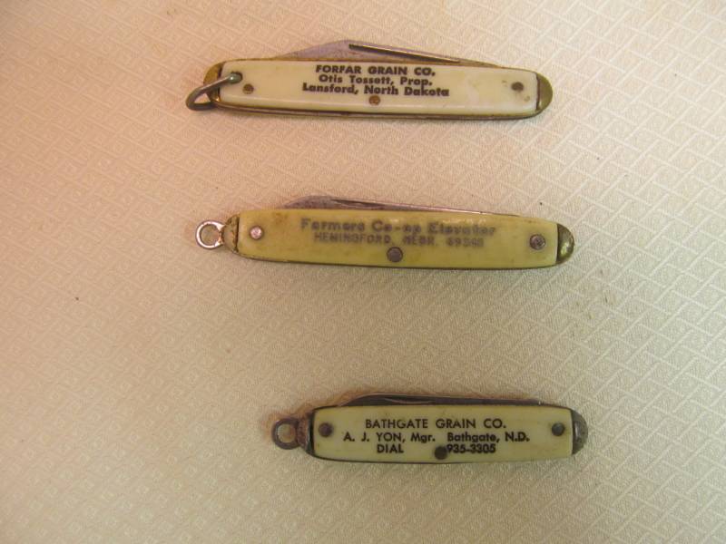 lot 131 image: vintage jack knives