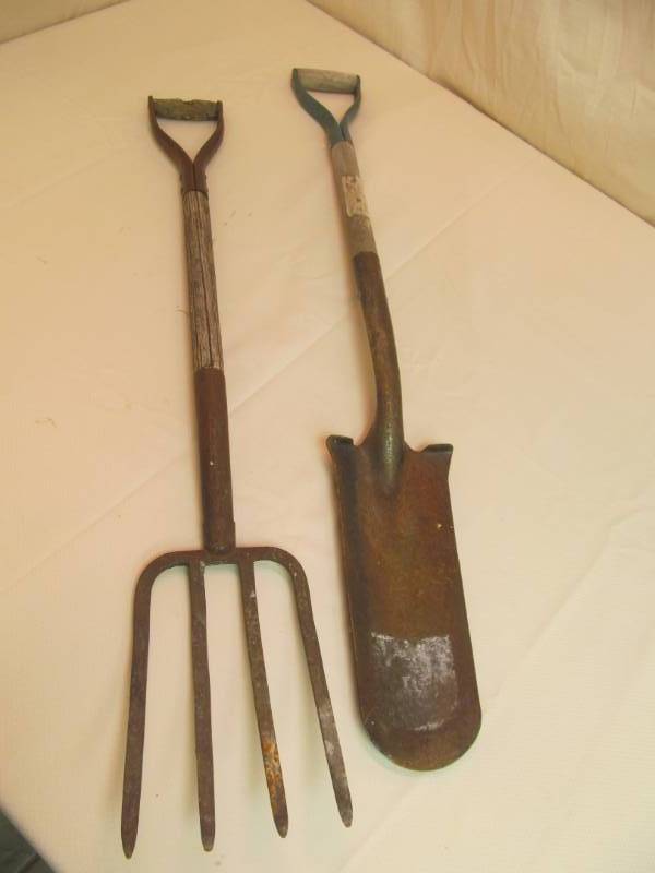 lot 160 image: vintage garden tools