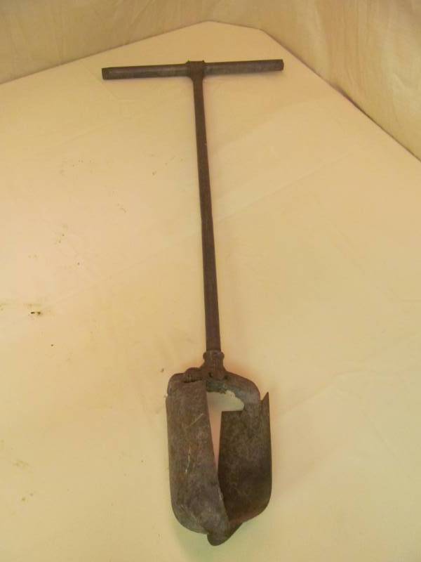 lot 165 image: post hole digger