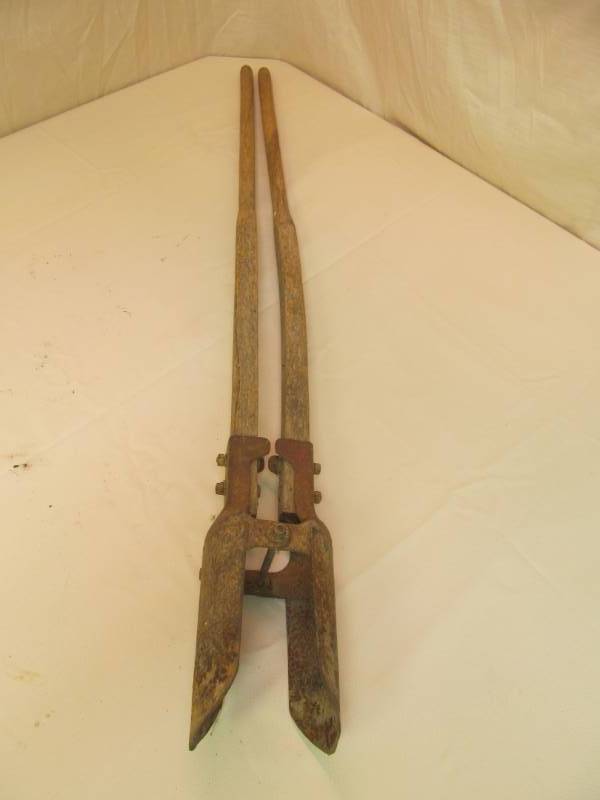 lot 166 image: post hole digger