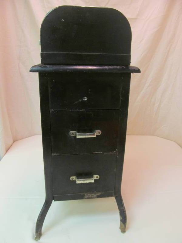 lot 167 image: Vintage Dictaphone Shaving machine