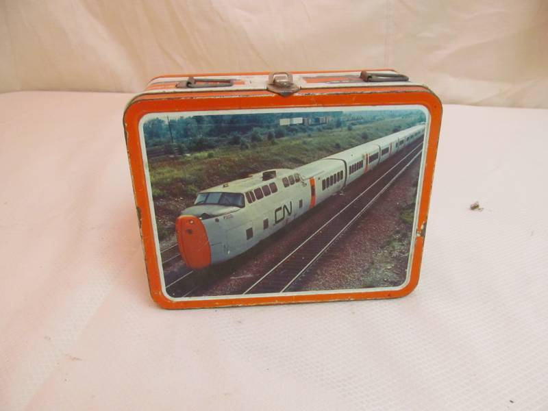 lot 174 image: vintage lunch box