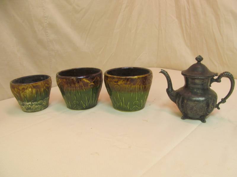 lot 180 image: server, flower pots