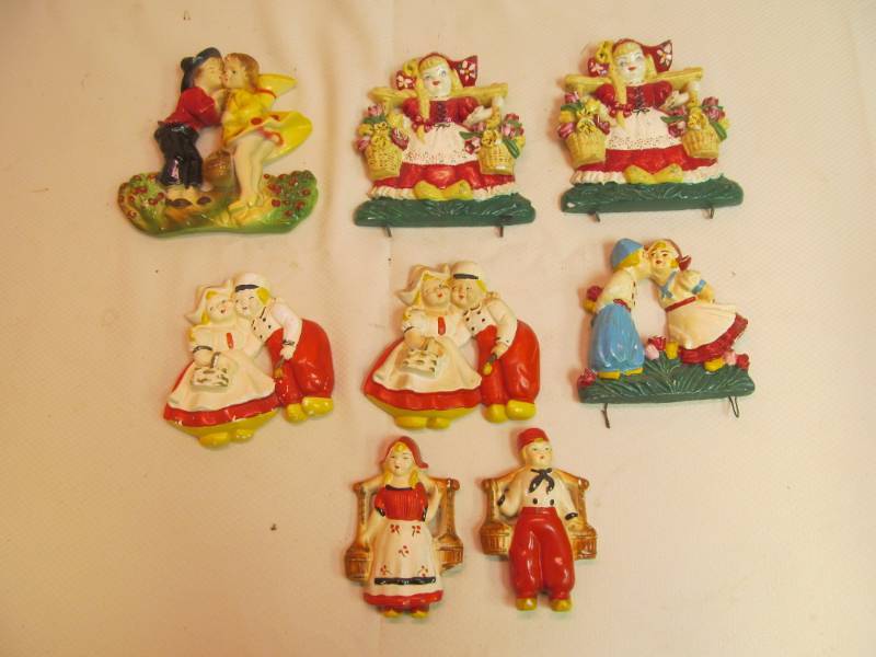 lot 189 image: vintage chalk ware wall dcor