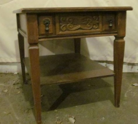 lot 200 image: end table