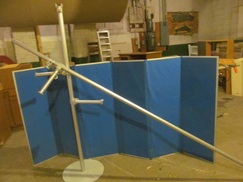 lot 205 image: Alumimin pole
