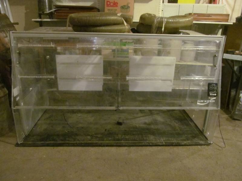 lot 206 image: Flow sciences cabinet