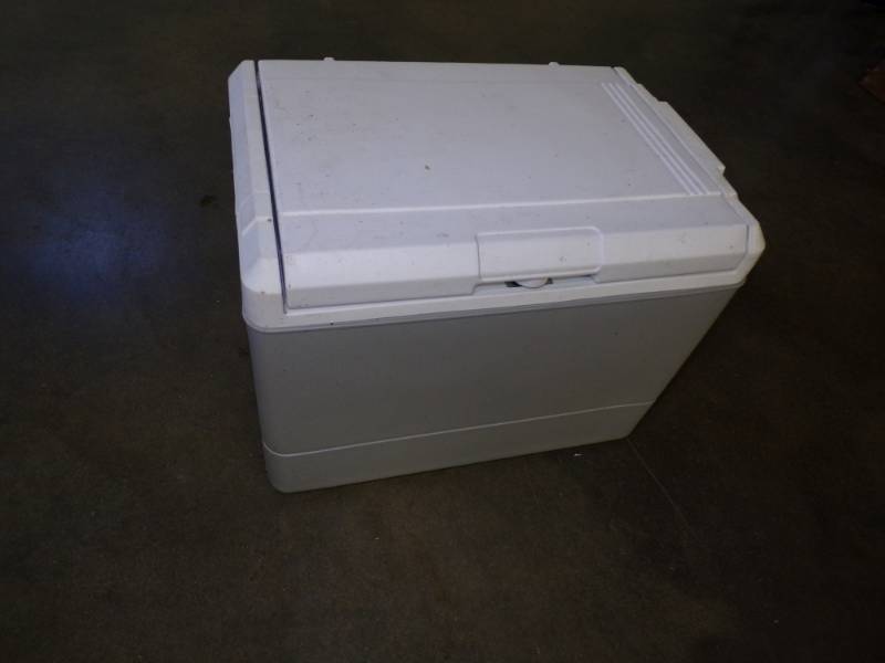 lot 6 image: Coleman 12v Cooler