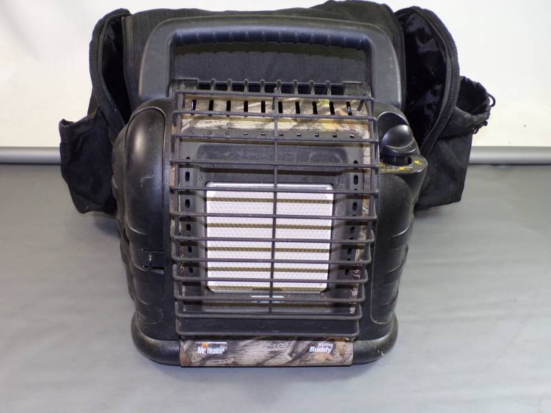lot 9 image: Mr. Heater Hunting Buddy with case