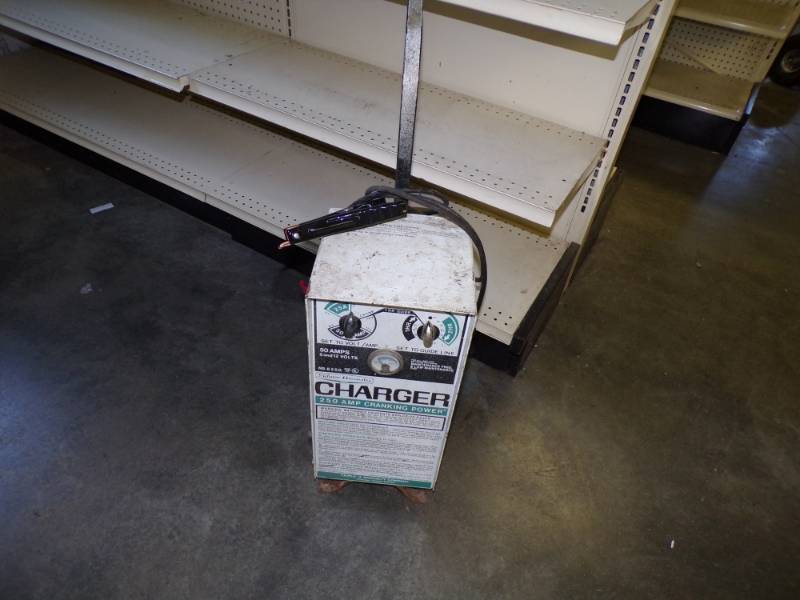 lot 13 image: Battery charger