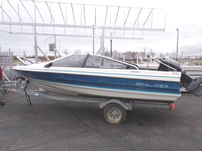 1988 Bayliner Capri 17 Fiberglass Boat With Force 85 Hp Outboard And Trailer Advanced Sales Consignment Auction 256 K Bid