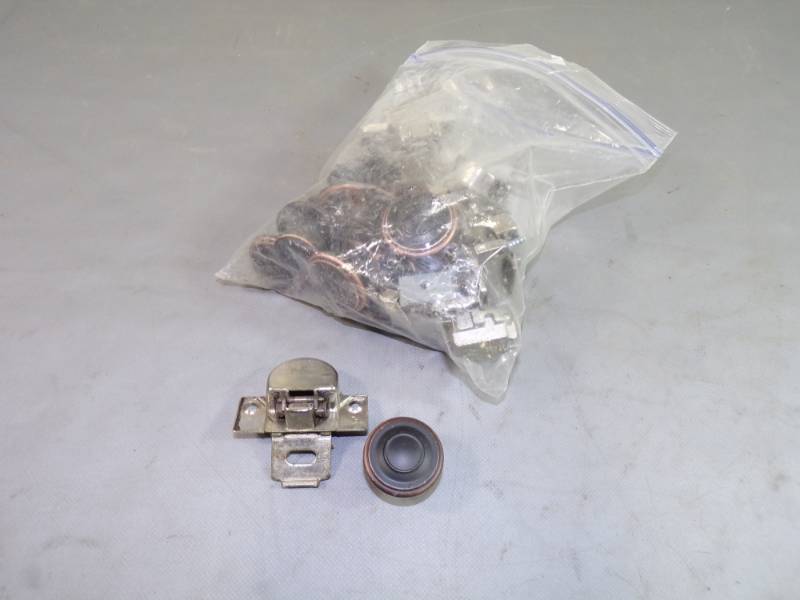 lot 24 image: Cabinet Hinges and pulls