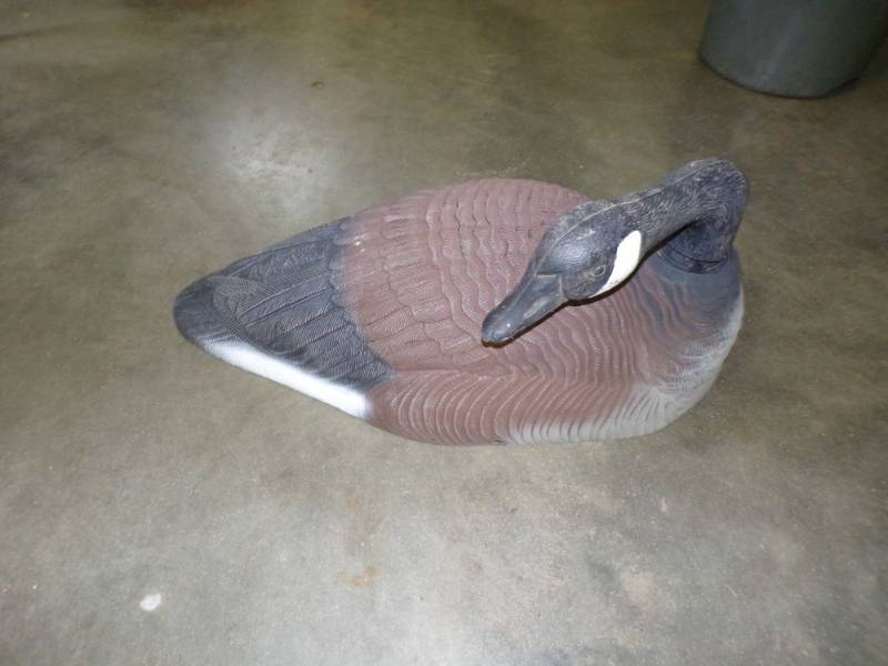 lot 40 image: Large Goose Decoy
