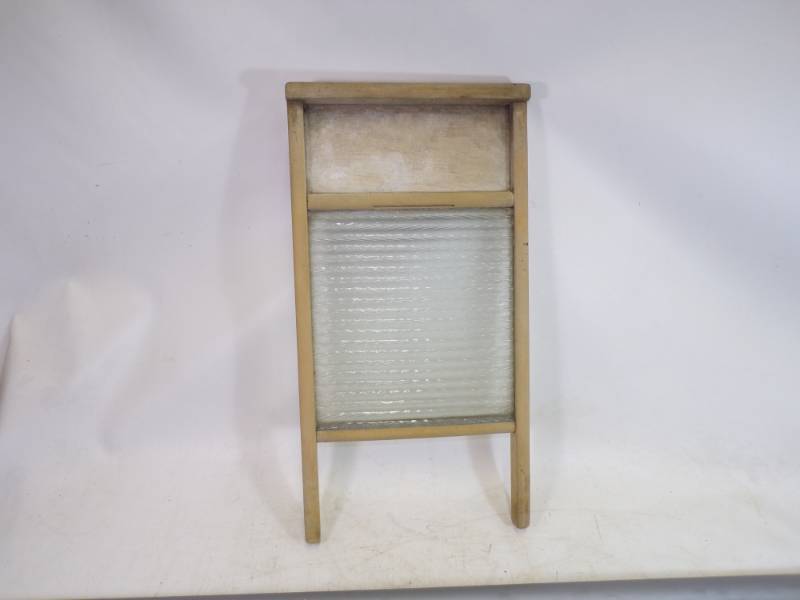 lot 52 image: Vintage Glass Washboard