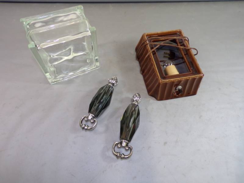 lot 61 image: Retro Brown and clear glass Block light, Smoke glass pair of prisms