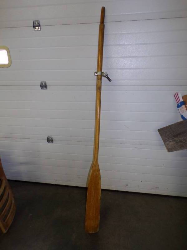 lot 74 image: Wood oar with oar lock