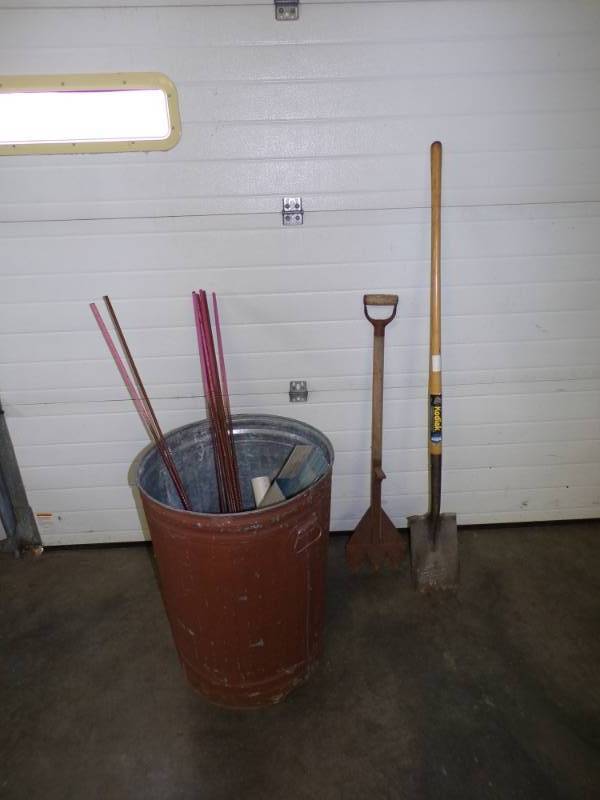 lot 77 image: Iron rods, roof rakes, steel gutter, metal garbage can
