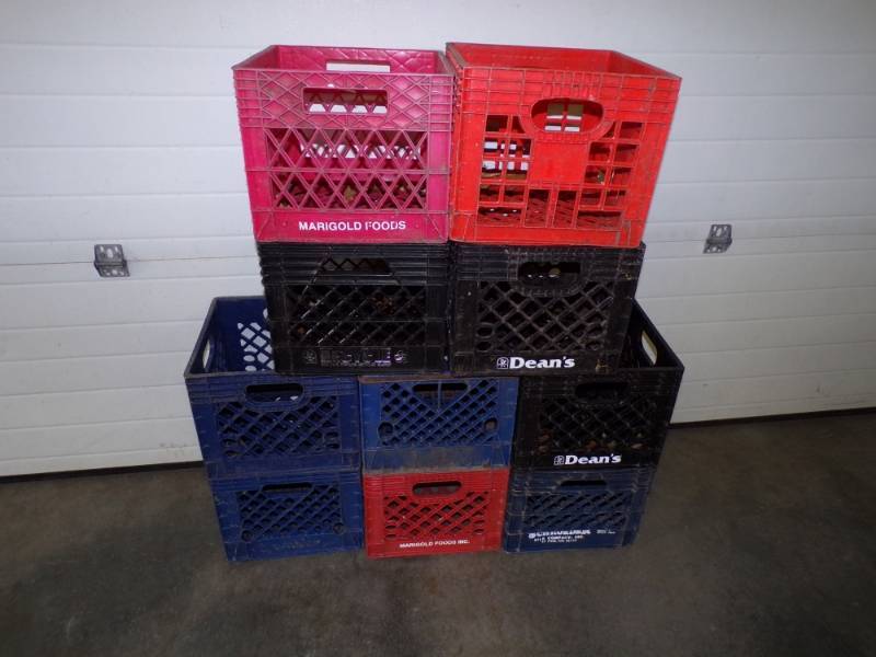 lot 78 image: Lot of 10 Plastic totes