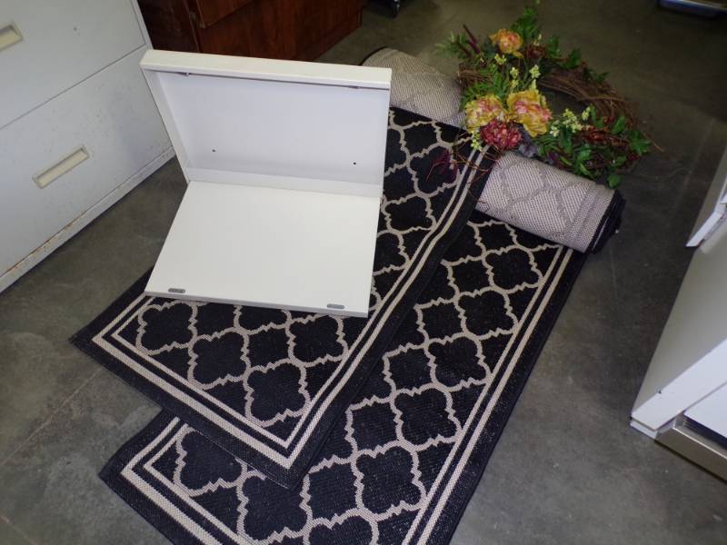 lot 84 image: Lot or 2 rug runners - wall mount storage table - flower wreath