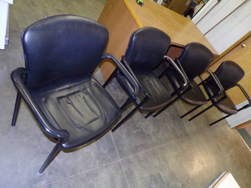 lot 86 image: Lot of 4 Black Chairs