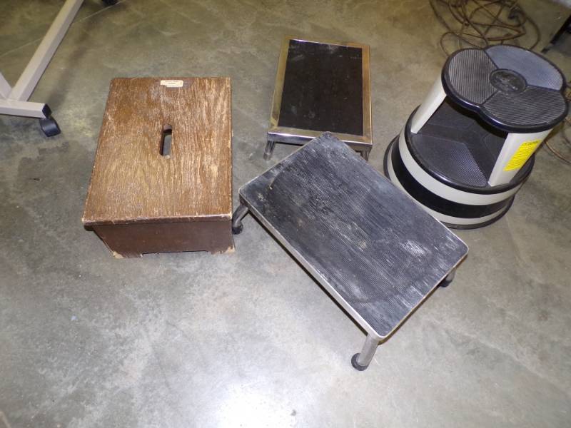 lot 88 image: Lot of 4 stools various heights
