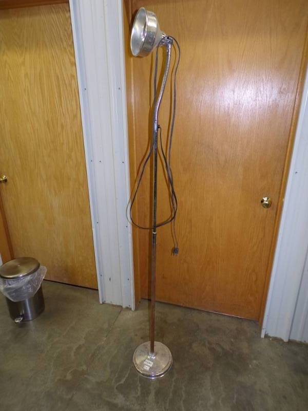lot 91 image: Metal Floor Lamp