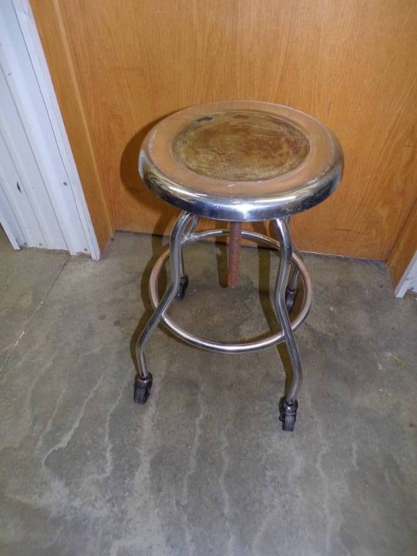 lot 93 image: Metal rolling stool
