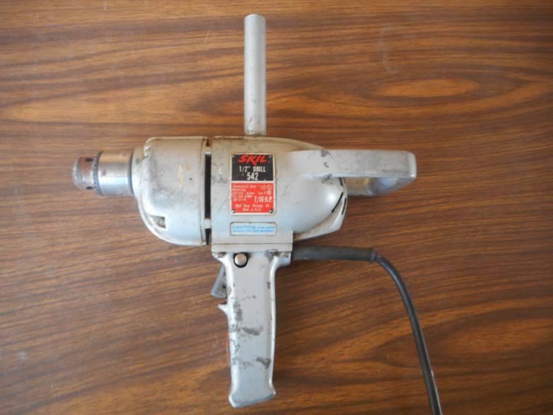 lot 8 image: Skil Corded 12 Drill