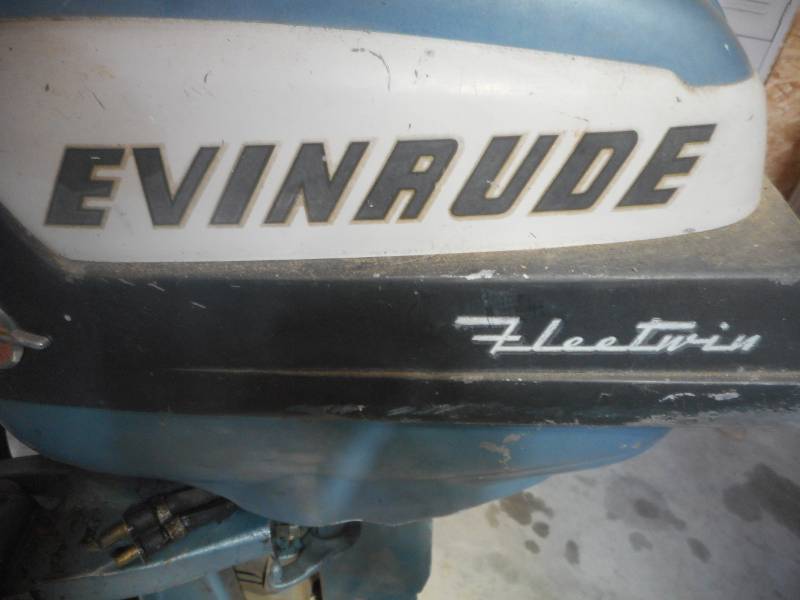 lot 3 image: Evinrude Fleetwin Motor