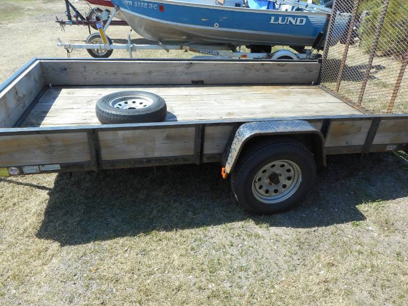 lot 2 image: 2012 Gator Trailer