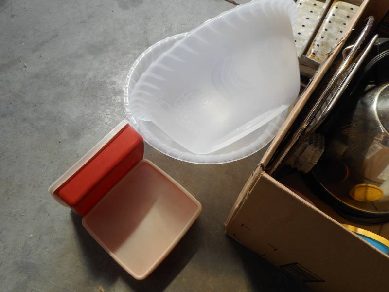 Assorted Kitchen Items