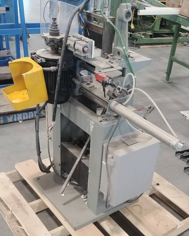lot 9 image: Spartec Powered End Mill