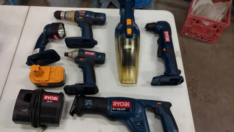 lot 18 image: Ryobi drill set pack with battery and charger