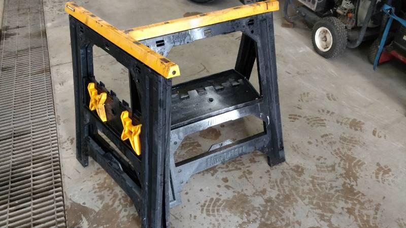 lot 31 image: 2 lightweight saw horses