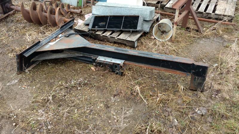 lot 38 image: Wood splitter for skid steer