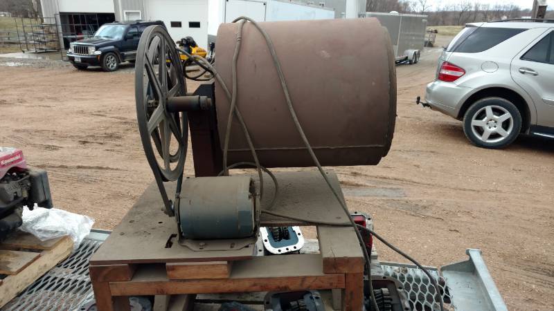 lot 41 image: Rock Polisher
