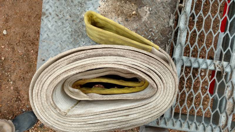 lot 48 image: Heavy duty strap Tow rope