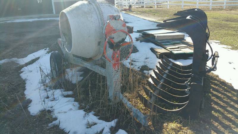 lot 50 image: Towable gas powered cement mixer on wheels