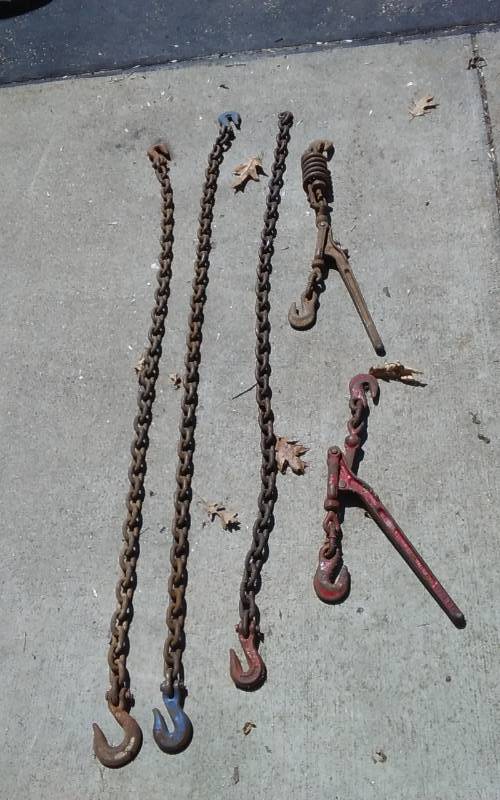 lot 14 image: 3-Heavy Duty Chains (5 to 6 Ft), 2-Chain Binders