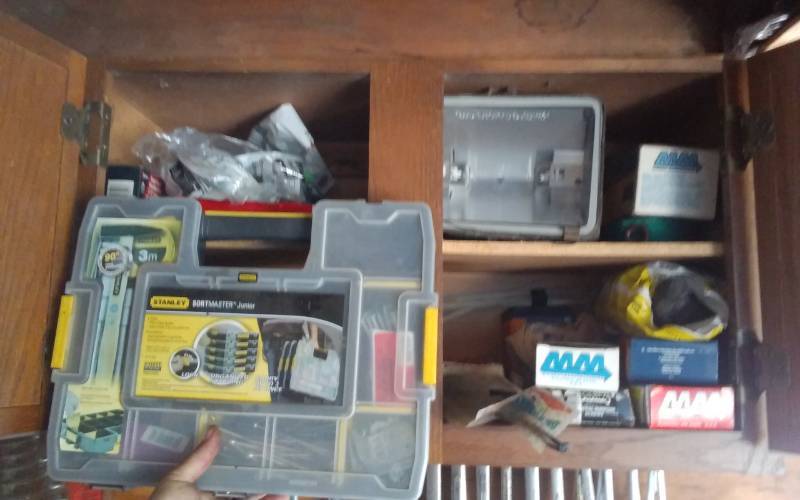 lot 19 image: Contents Of Cupboard - Halogen Work Light, Hardware