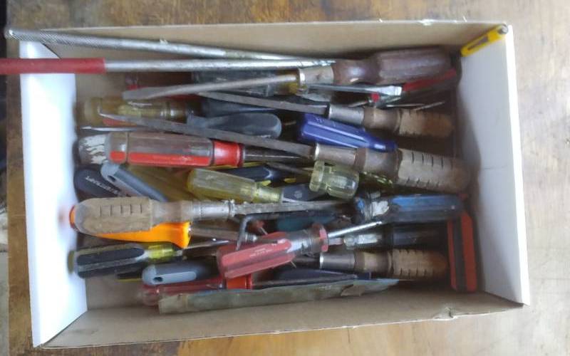 lot 27 image: Box Lot - Assorted Screwdrivers