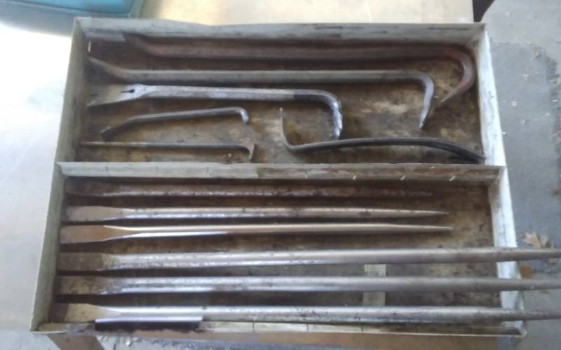 lot 38 image: Lot Of Pry Bars