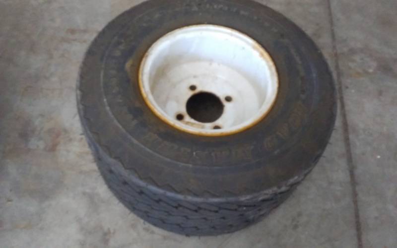lot 53 image: New Roadmaster Tire 18.5 x 8.50 x 8 With Rim
