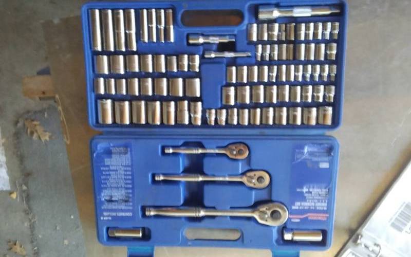 lot 54 image: Westward 81-Piece Socket Set
