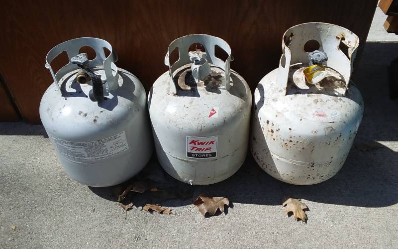 lot 73 image: 3-Propane Tanks