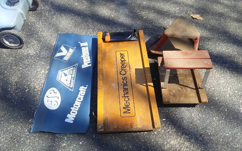 lot 76 image: Mechanic Creeper, 2-Rolling Stools, Fender Cover