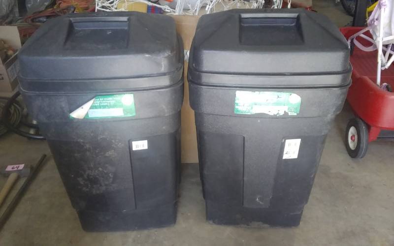 lot 87 image: 2-Garbage Cans With Wheels (31-Gallon)