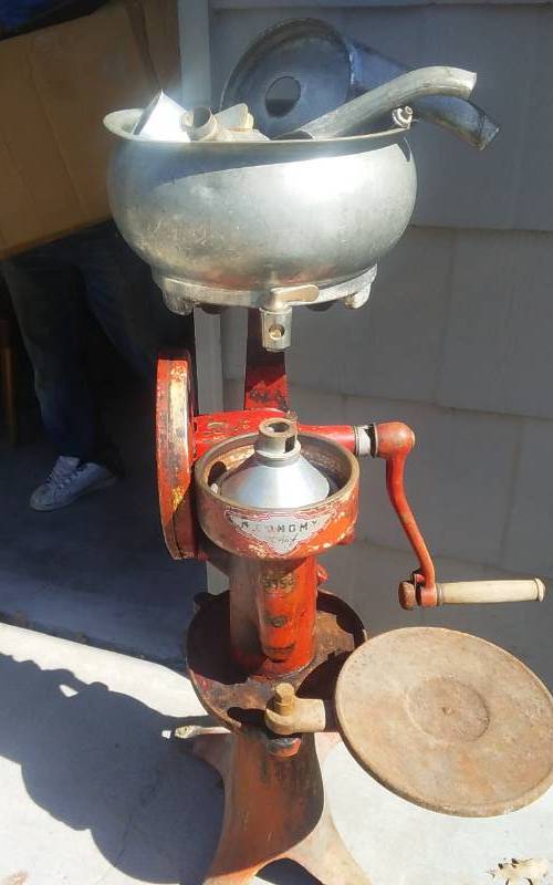 lot 91 image: Vintage Economy Chief Crank Cream Seperator With Accessories #3354