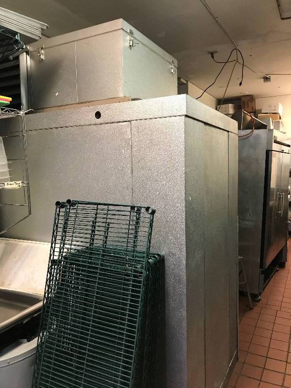 Polar Pak Walk In Coolerer with Floor, 48x72 with Self-Contained Drop In Compressor,  115-115V, 1 PHRuns Cools Currently in Use will need to be DismantledDelivery and Set up Available